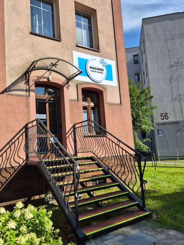 Wejście do przychodni MAGMED w Lęborku